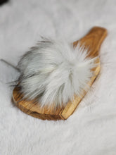 The SAND DOLLAR pom pom