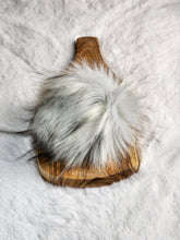 The SAND DOLLAR pom pom
