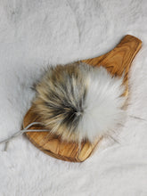 The SAND DOLLAR pom pom