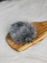 * CLEARANCE * The SMOKE pom pom